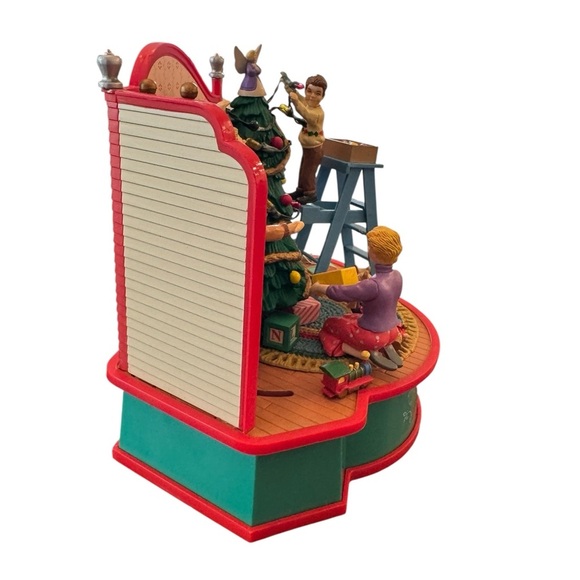 🎶 Trim A Home Christmas Traditions Music Box Trimming The Tree 🎄 - Picture 5 of 8